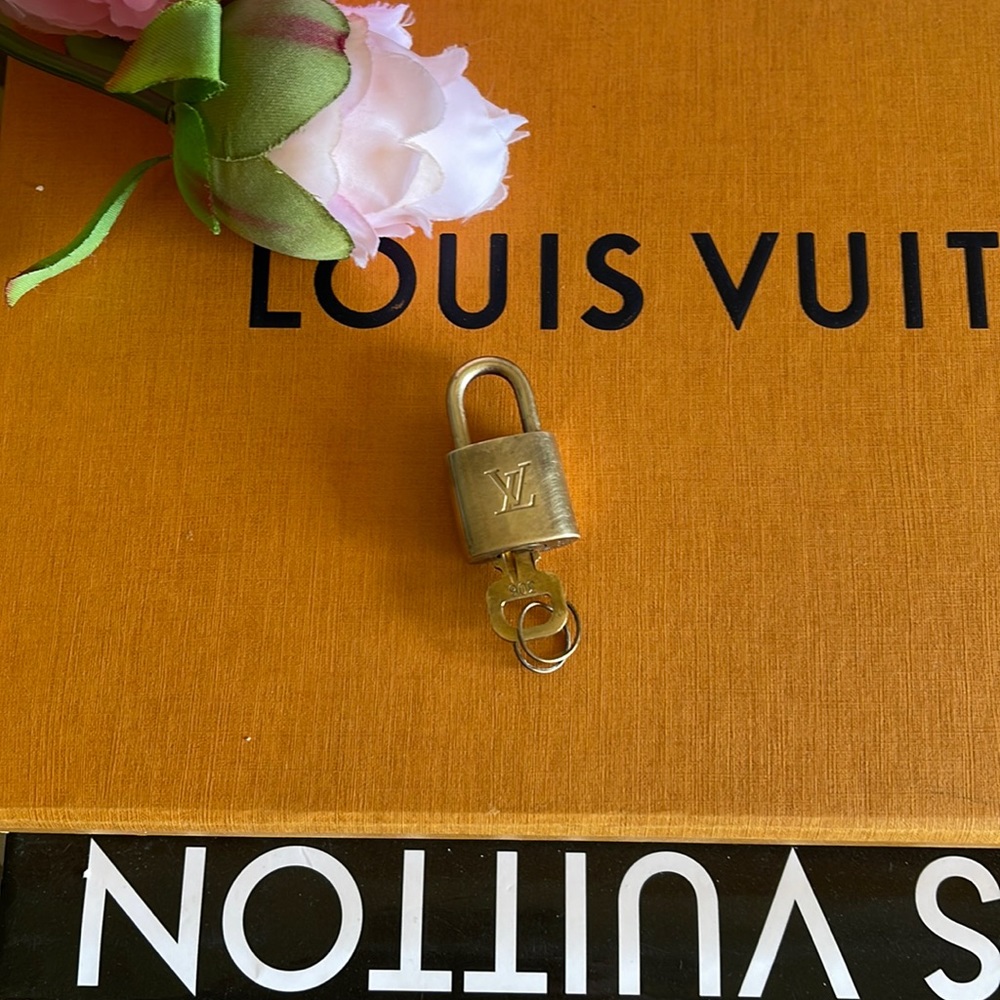 Authentic Louis Vuitton Lock & Key #306